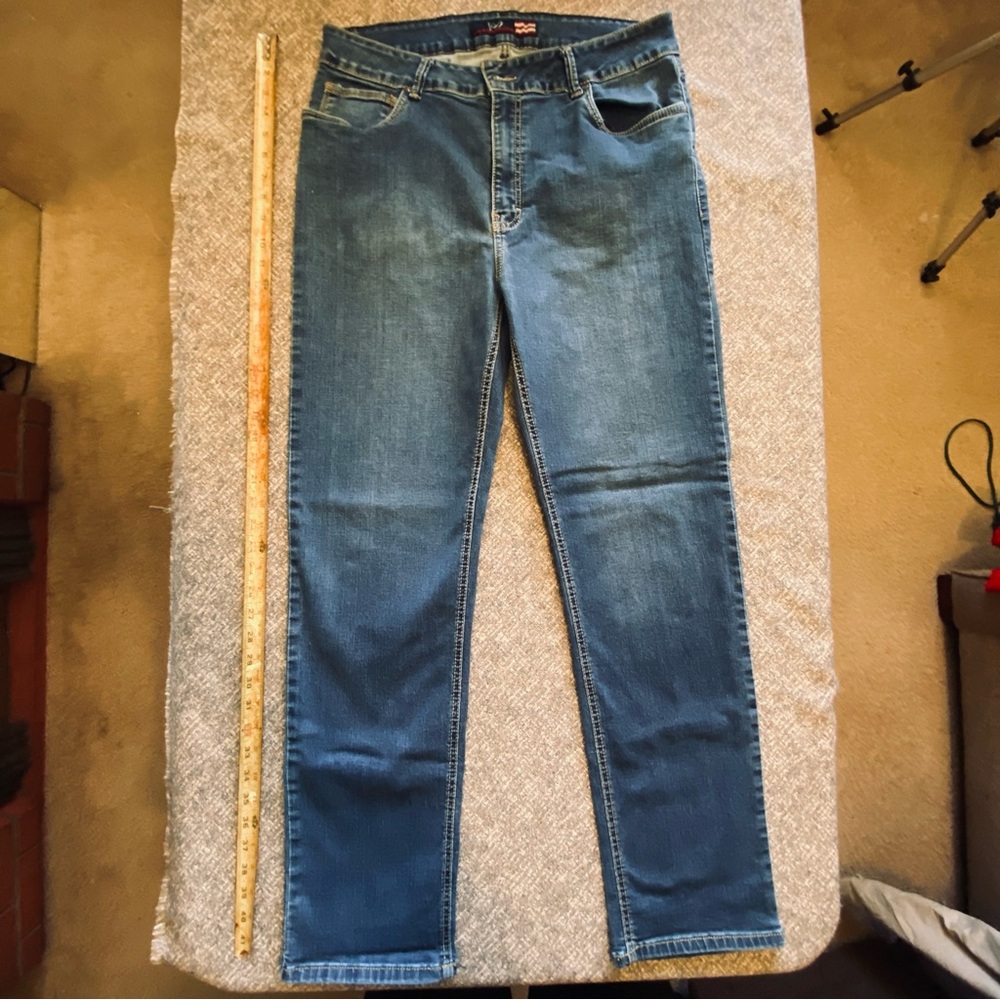 Gambossino Jeans missing button
